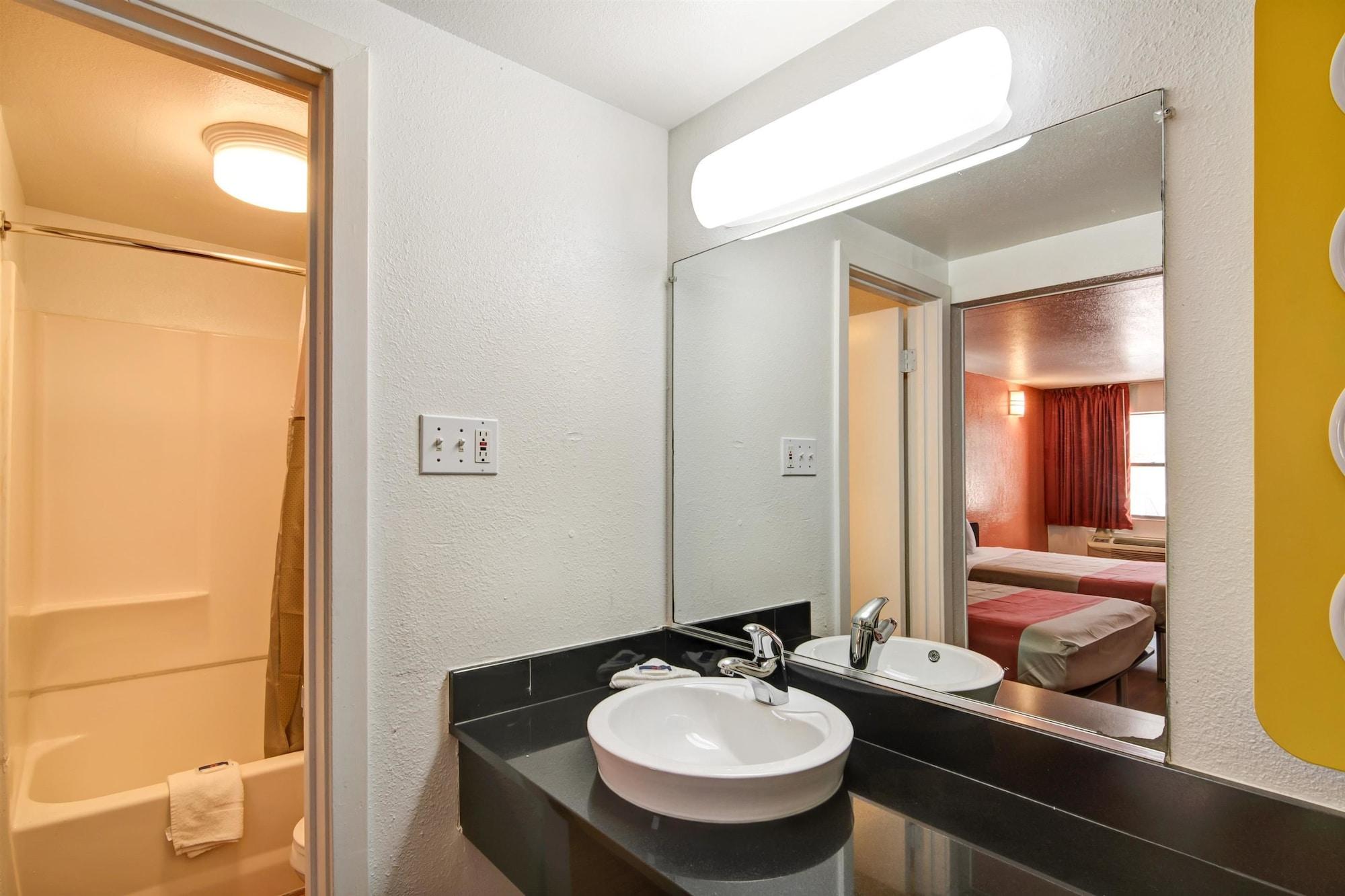 Motel 6-Dallas, Tx - Forest Lane Bagian luar foto