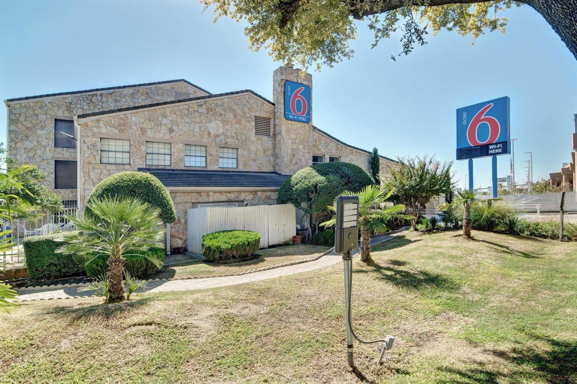 Motel 6-Dallas, Tx - Forest Lane Bagian luar foto